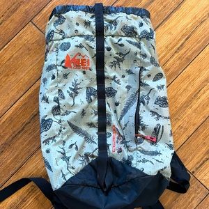REI Flash Pack 18L